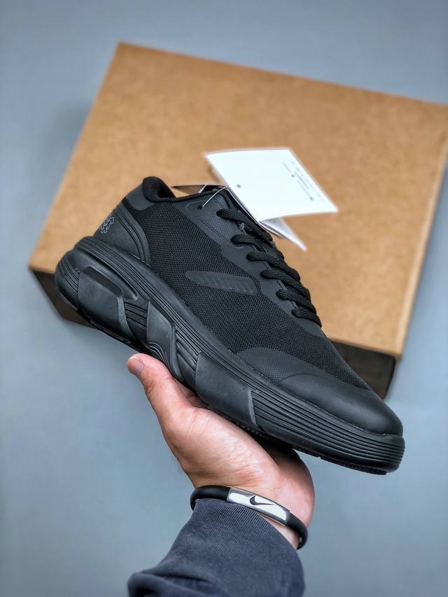 可隆Fe4Dx23-360 Blk 舒适柔软 防水支撑轻便回弹 低帮 徒步鞋 脚感软到像踩云朵 鞋面柔软贴合脚型，走石子路也不硌脚；防滑V黄金大底纹路深似锯齿，