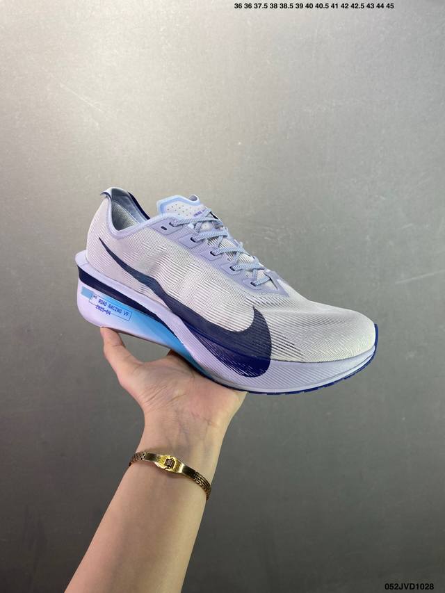 公司级Nike Zoomx Vaporfly Next% 4耐克 轻量化 网面透气运动鞋 这款新一代最强跑鞋在鞋面和鞋底都进行了全方位升级鞋面使用了全新 Vap