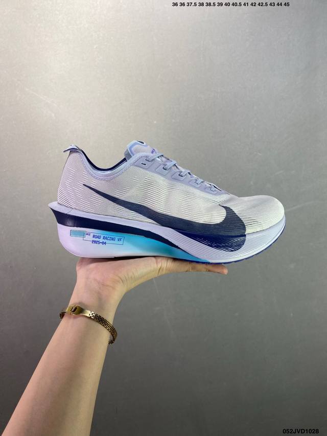 公司级Nike Zoomx Vaporfly Next% 4耐克 轻量化 网面透气运动鞋 这款新一代最强跑鞋在鞋面和鞋底都进行了全方位升级鞋面使用了全新 Vap
