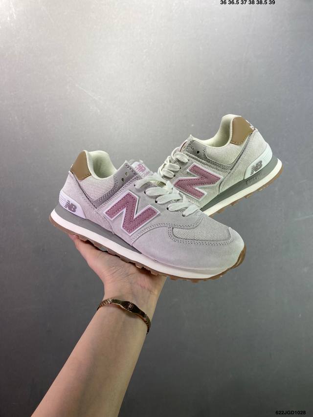 New Balance Nb5740系列 凭借多种严选的优质素材重塑出让人耳目一新又充满层次感的革新中低结构。为呼应90年代的巨大化潮流，鞋侧也点题采用了相应的