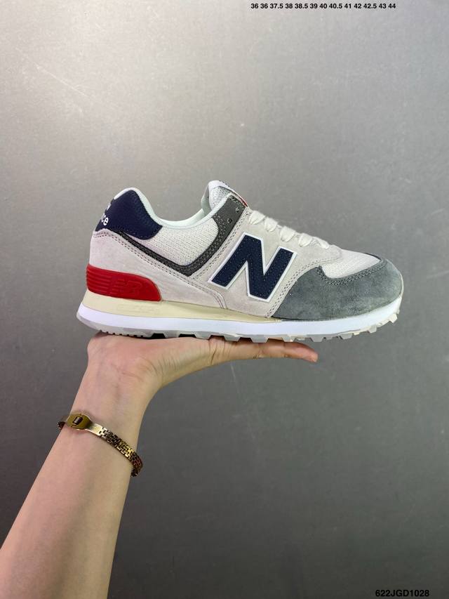New Balance Nb5740系列 凭借多种严选的优质素材重塑出让人耳目一新又充满层次感的革新中低结构。为呼应90年代的巨大化潮流，鞋侧也点题采用了相应的