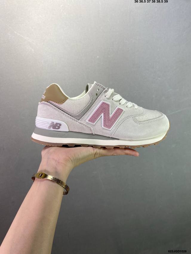 New Balance Nb5740系列 凭借多种严选的优质素材重塑出让人耳目一新又充满层次感的革新中低结构。为呼应90年代的巨大化潮流，鞋侧也点题采用了相应的