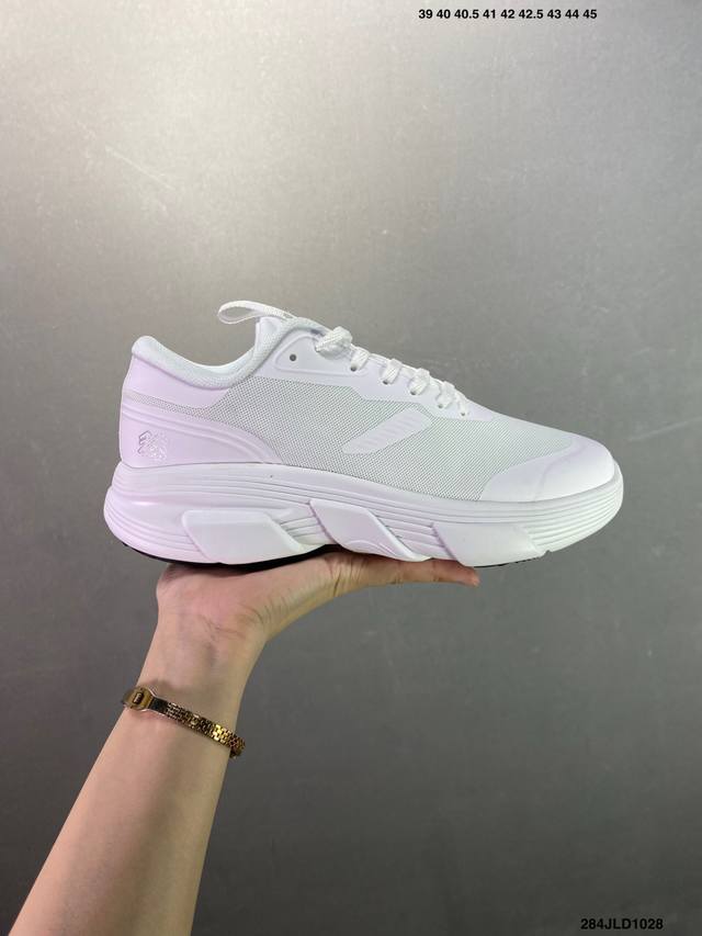 公司级Lufc5Mtk14舒适柔软 防水支撑轻便回弹 低帮 徒步鞋 脚感软到像踩云朵 鞋面柔软贴合脚型，走石子路也不硌脚；防滑V黄金大底纹路深似锯齿，泥地、陡坡