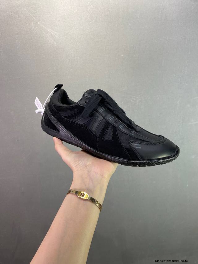 新款Ecco爱步丹麦轻奢品牌零负重系列 明星黄景瑜同款休闲鞋 进口小牛皮面清晰质感、走线工整、舒适柔软真皮内里、防滑橡胶大底 全套原盒包装 尺码：39-44 I