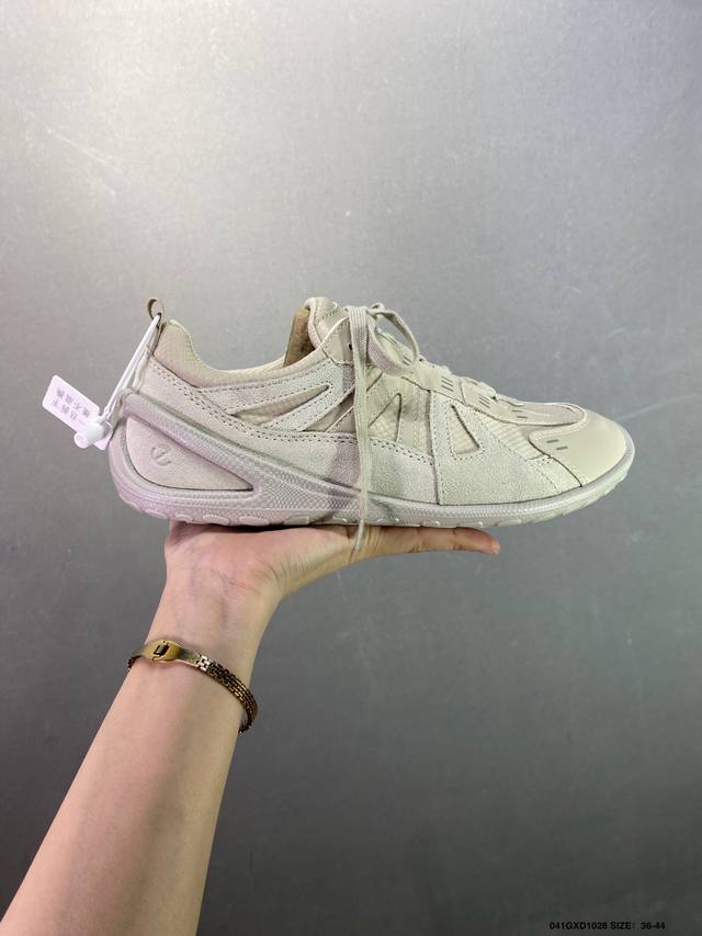 新款Ecco爱步丹麦轻奢品牌零负重系列 明星黄景瑜同款休闲鞋 进口小牛皮面清晰质感、走线工整、舒适柔软真皮内里、防滑橡胶大底 全套原盒包装 尺码：39-44 I