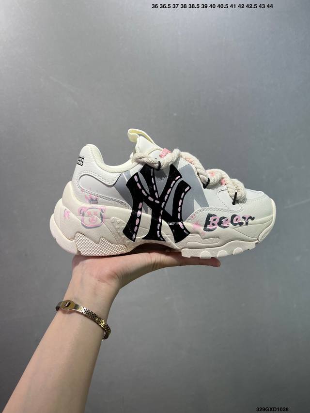 公司级Mlb Ny 印花网红老爹鞋 涂鸦恶作剧 内增高6Cm 原厂原档案数据开发 进口纳米材质 原厂全套手提袋 原盒雷射防伪标包装 官方货号: 3Asxca12