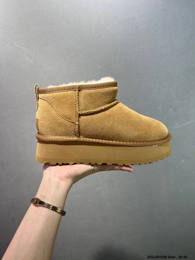 Ugg Classic Ultra Mini 薄底短款雪地靴 小红书爆款 羊毛一体迷你短靴 优选翻毛皮鞋面 手感细腻 羊毛内里 舒适亲肤 茸暖舒适 让你无惧寒冷