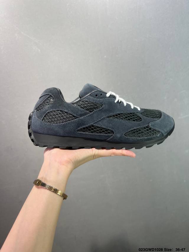 公司级男女鞋原楦原纸版开发版采用轻质科技菱形网布面料鞋面材质#内嵌透气网面贴合加厚Pu缓震乳胶脚垫#外置防变形耐磨Tpu橡胶大底向品牌著名的 Intreccia