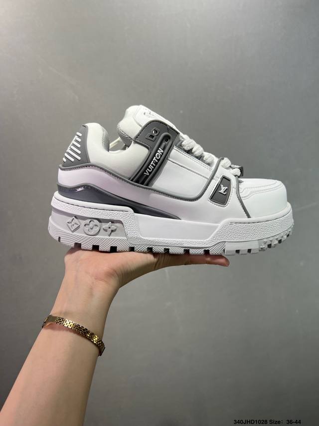 路易威登 Louis Vuitton Lv路易威登板鞋 新款 Lv Trainer最新配色运动鞋 L家 篮球鞋风格运动鞋 该鞋由艺术总监 Virgil Ablo