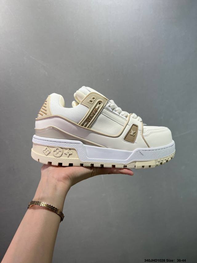 路易威登 Louis Vuitton Lv路易威登板鞋 新款 Lv Trainer最新配色运动鞋 L家 篮球鞋风格运动鞋 该鞋由艺术总监 Virgil Ablo