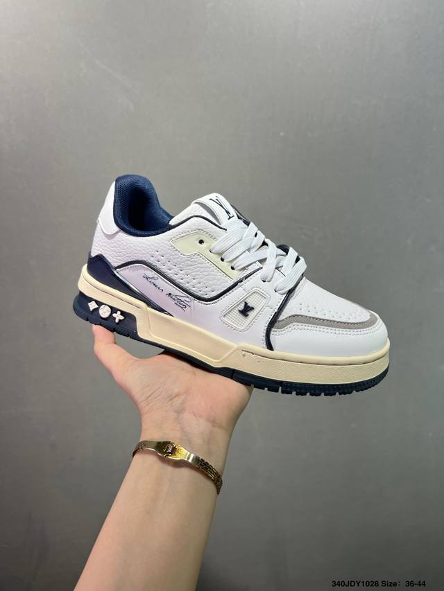 路易威登 Louis Vuitton Lv路易威登板鞋 新款 Lv Trainer最新配色运动鞋 L家 篮球鞋风格运动鞋 该鞋由艺术总监 Virgil Ablo