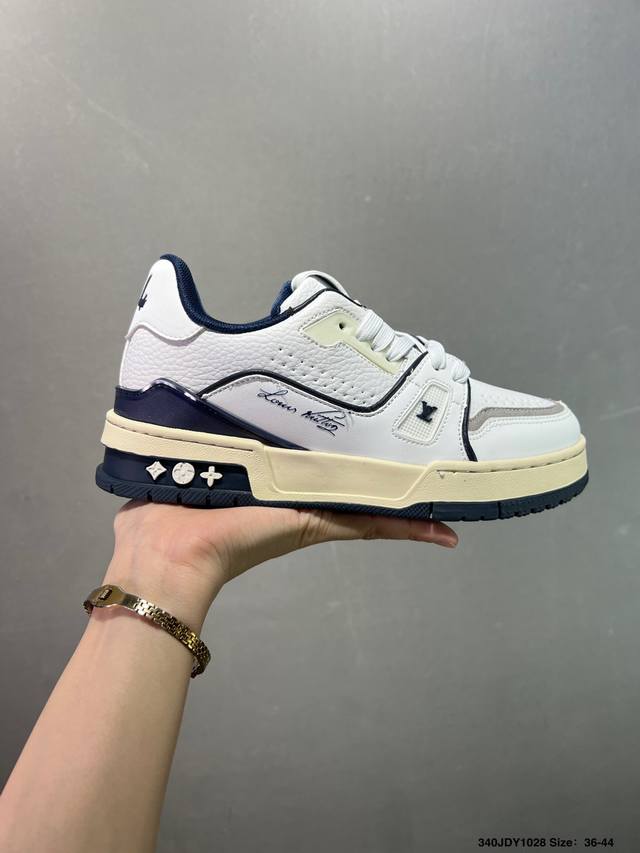 路易威登 Louis Vuitton Lv路易威登板鞋 新款 Lv Trainer最新配色运动鞋 L家 篮球鞋风格运动鞋 该鞋由艺术总监 Virgil Ablo