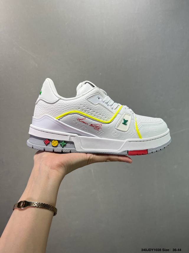 路易威登 Louis Vuitton Lv路易威登板鞋 新款 Lv Trainer最新配色运动鞋 L家 篮球鞋风格运动鞋 该鞋由艺术总监 Virgil Ablo