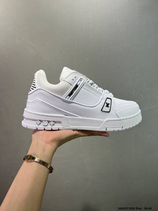 路易威登 Louis Vuitton Lv路易威登板鞋 新款 Lv Trainer最新配色运动鞋 L家 篮球鞋风格运动鞋 该鞋由艺术总监 Virgil Ablo