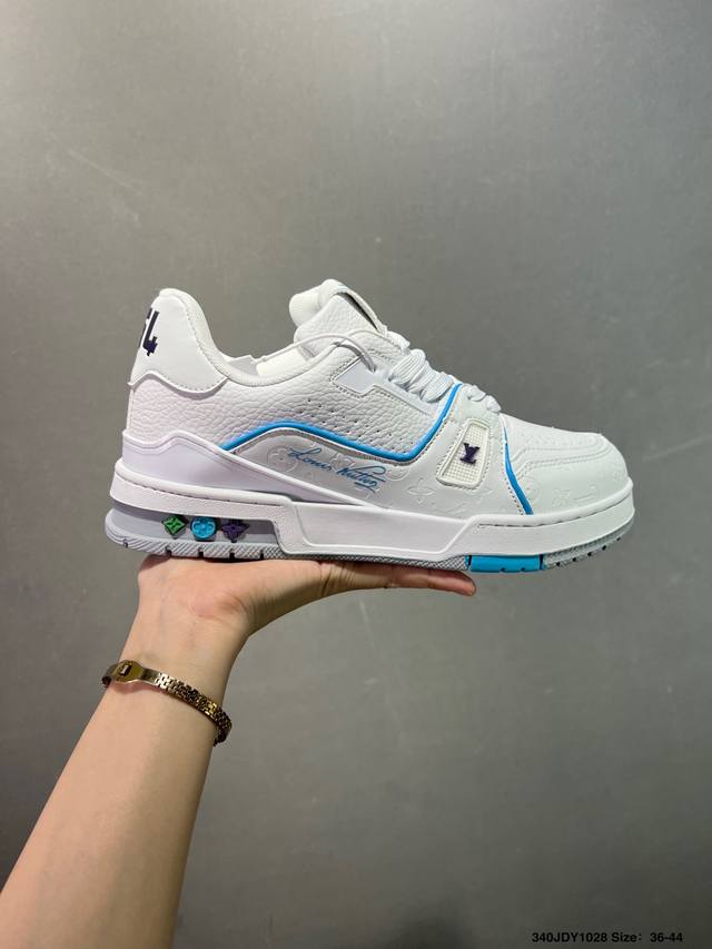 路易威登 Louis Vuitton Lv路易威登板鞋 新款 Lv Trainer最新配色运动鞋 L家 篮球鞋风格运动鞋 该鞋由艺术总监 Virgil Ablo