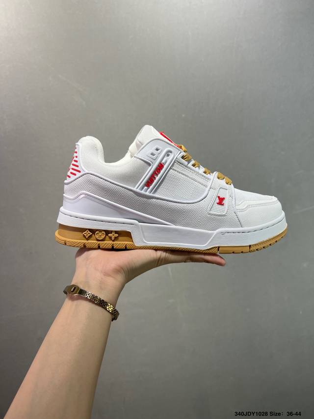 路易威登 Louis Vuitton Lv路易威登板鞋 新款 Lv Trainer最新配色运动鞋 L家 篮球鞋风格运动鞋 该鞋由艺术总监 Virgil Ablo