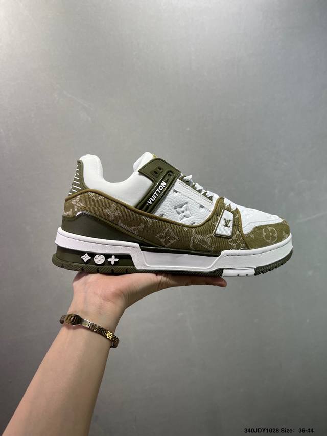 路易威登 Louis Vuitton Lv路易威登板鞋 新款 Lv Trainer最新配色运动鞋 L家 篮球鞋风格运动鞋 该鞋由艺术总监 Virgil Ablo