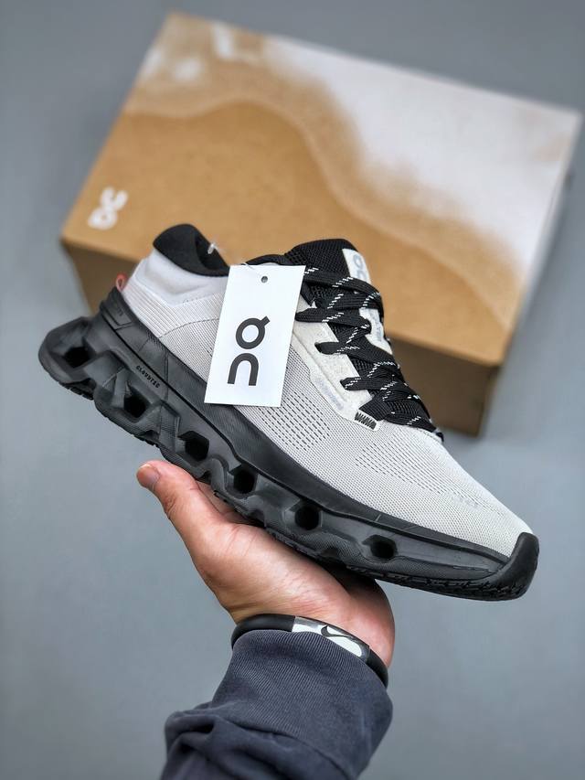 On 昂跑 Cloudflyer 5 舒适 轻便 减震耐磨跑步鞋 采用了先进的缓震技术 能够有效减少跑步时对关节的冲击 保护运动者的健康 其独特的缓震系统设计能