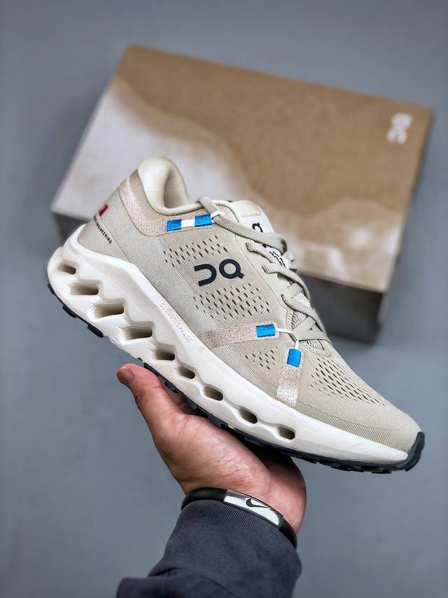 On昂跑 Cloudsurfer 2 全新综合体能训练运动鞋，缓震、轻量 On昂跑 Cloudsurfer上演中底“变形计” ，打破传统格局缔造柔软脚感。 货号