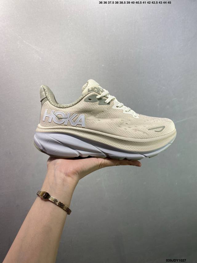 小红书推荐Hoka Marahi 7 全新配色 这个品牌来自于新西兰的毛利语，Hoka表示大地，One One表示飞越，连起来就是飞越地平线，One One不是