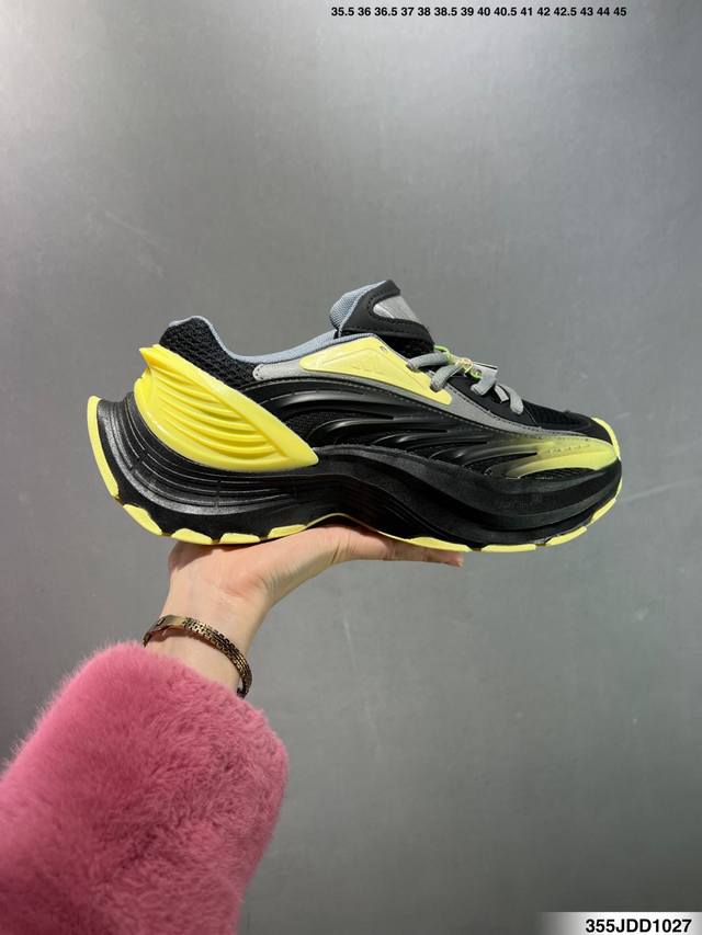 Ad Xlg Mtw系列 舒适百搭防滑耐磨低帮跑步鞋老爹鞋 Js 1 鞋面采用贯穿式银条 完整的线条流畅度带来充分的视觉享受 鞋舌若隐若现的Logo充满神秘感