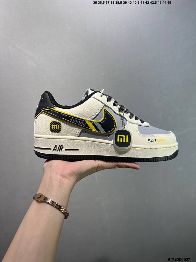 耐克Nike Air Force 7空军一号低帮百搭休闲运动板鞋。柔软、弹性十足的缓震性能和出色的中底设计，横跨复古与现代的外型结合，造就出风靡全球三十多年的F