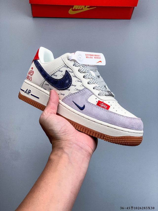 原楦数据纸版，采用硬质优质皮革鞋面材质，内置全掌Air Sole气垫。耐克 Nike Air Force 1 Low 空军一号低帮百搭休闲运动板鞋 102628