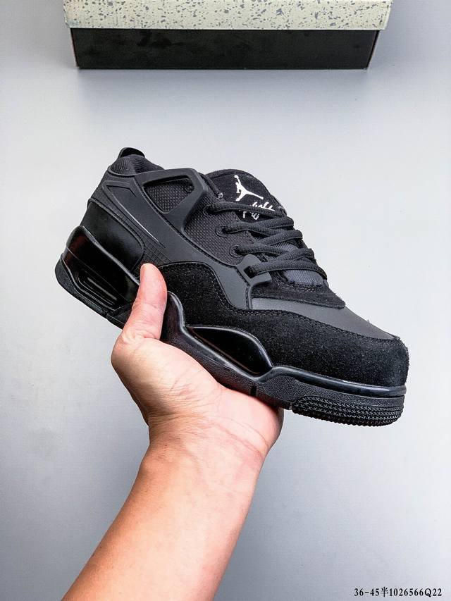 Air Jordan Aj4 Rm 重制版低帮复古篮球鞋 实拍首发 采用了低帮的设计 并保留了众多Aj4的经典元素 鞋身以皮革 麂皮材质拼接打造 Aj4经典的T