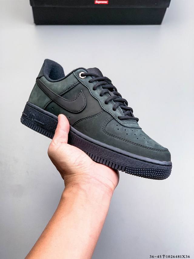 原楦数据纸版，采用硬质优质皮革鞋面材质，内置全掌Air Sole气垫。耐克 Nike Air Force 1 Low 空军一号低帮百搭休闲运动板鞋 102548