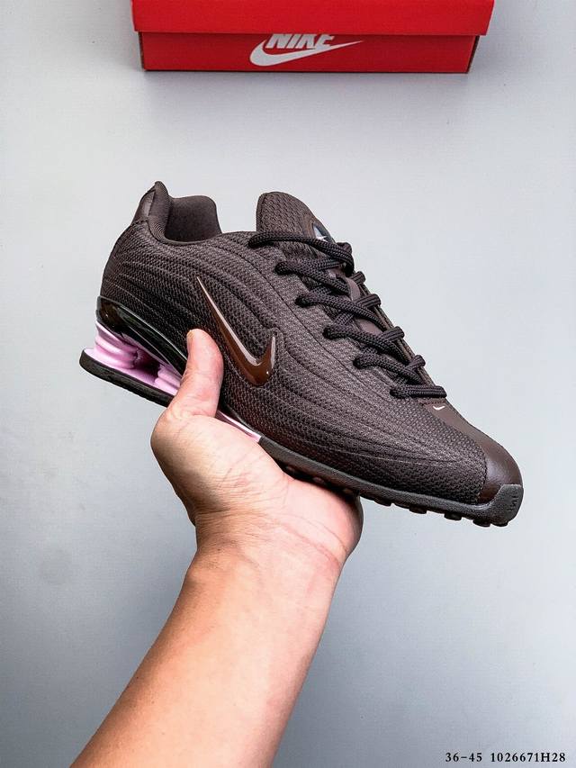公司级！耐克Nike Shox Z 缓震透气运动休闲运动鞋 鞋身采用了简约的设计语言，更有一体化的感觉，但流行性的线条结合 Swoosh 标志，依然有着十足的动