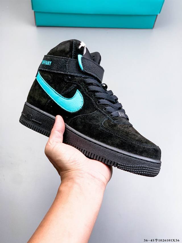 原楦数据纸版，采用硬质优质皮革鞋面材质，内置全掌Air Sole气垫。耐克 Nike Air Force 1 Mid 空军一号中帮百搭休闲运动板鞋 102610