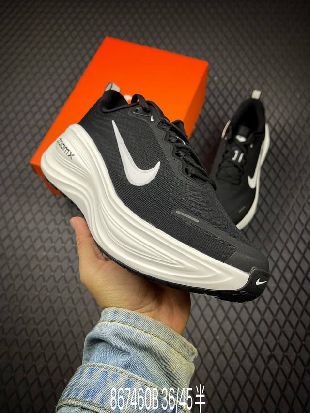 B 真标 Nike Vomero Plus 耐克 舒适减震防滑 低帮跑步鞋 全掌Reactx泡绵中底 前掌和后跟还配备了Air Zoom气垫单元 据说跑起来更快