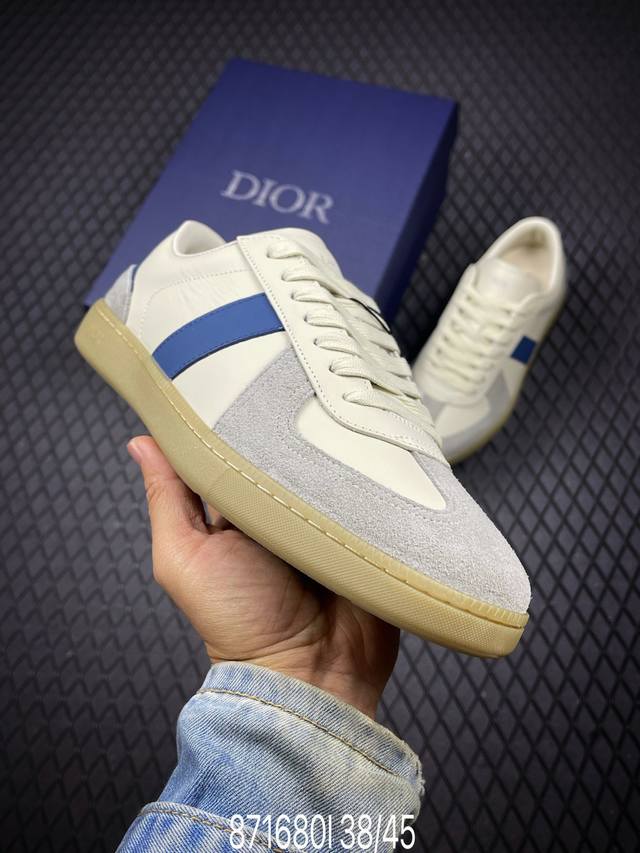 I 顶级版本 迪奥德训鞋 Dior迪奥 B01 Matchpoint 圆头系带 低帮 ,标志着Dior经典款式的回归,以时尚优雅的廓形重新诠释。采用光滑皮革精心