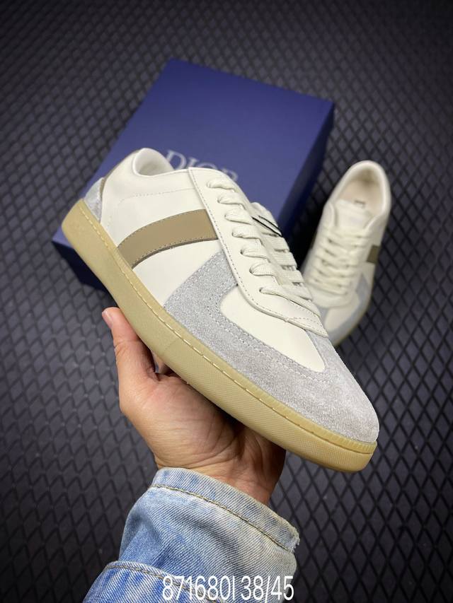 I 顶级版本 迪奥德训鞋 Dior迪奥 B01 Matchpoint 圆头系带 低帮 ,标志着Dior经典款式的回归,以时尚优雅的廓形重新诠释。采用光滑皮革精心