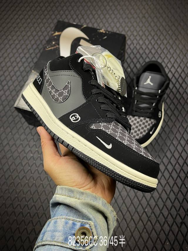 C 海外爆款限量发售！Nike Jordan Air Jordan 1 “古驰联名 花纹黑灰勾” 高端定制 乔丹低帮休闲板鞋 大厂纯原品质出货 纯正版型 定制鞋
