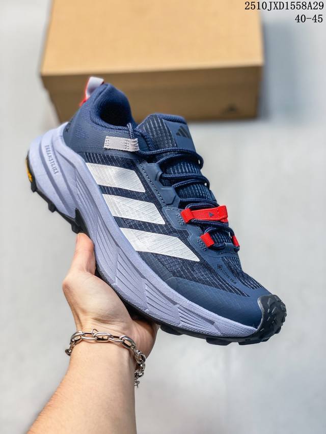 Ad Terrex X Free Hiker Gtx Shoes 深蓝 户外防水透湿透汽运动登山徒步鞋 含防水透气的Gore-Tex覆膜，助你从容踏上积水道路；