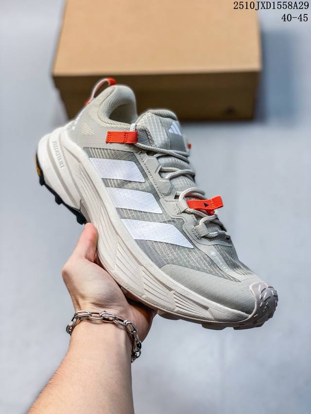 Ad Terrex X Free Hiker Gtx Shoes 深蓝 户外防水透湿透汽运动登山徒步鞋 含防水透气的Gore-Tex覆膜，助你从容踏上积水道路；