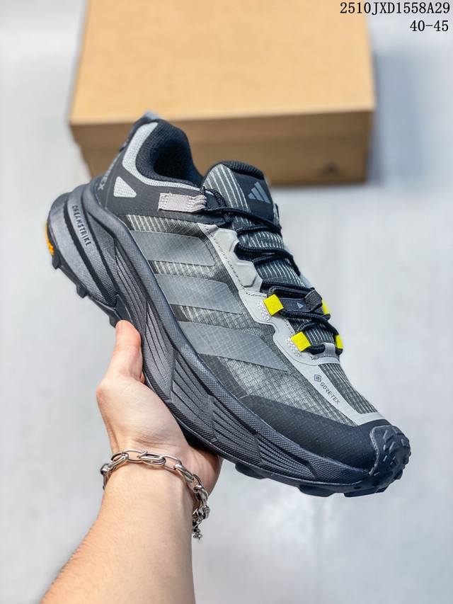 Ad Terrex X Free Hiker Gtx Shoes 深蓝 户外防水透湿透汽运动登山徒步鞋 含防水透气的Gore-Tex覆膜，助你从容踏上积水道路；