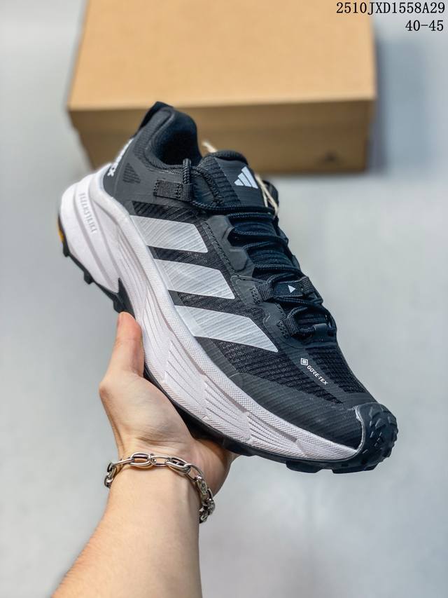 Ad Terrex X Free Hiker Gtx Shoes 深蓝 户外防水透湿透汽运动登山徒步鞋 含防水透气的Gore-Tex覆膜，助你从容踏上积水道路；