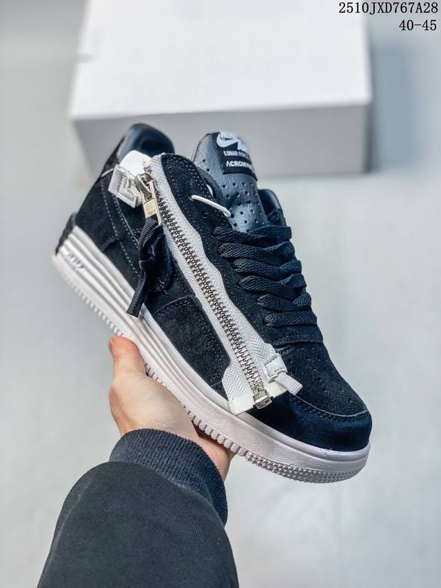 Nike Air Force1 Low空军一号休闲低帮板鞋Gs白色选用合成革材质打造鞋面，透气贴合。运用简洁的色彩搭配，简约休闲。大底点缀橡胶设计，打造舒适脚感