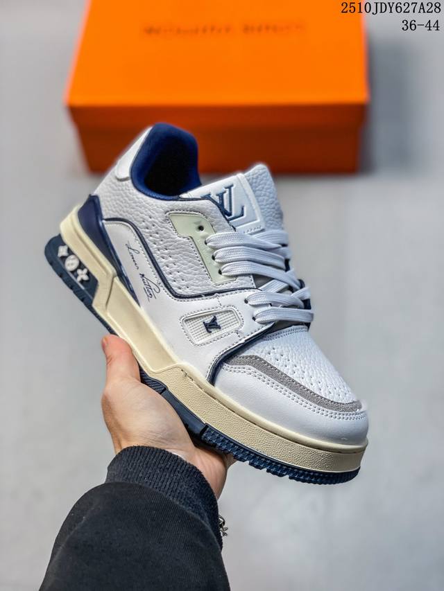 路易威登 Louis Vuitton Lv路易威登板鞋 新款 Lv Trainer最新配色运动鞋 L家 篮球鞋风格运动鞋 该鞋由艺术总监 Virgil Ablo