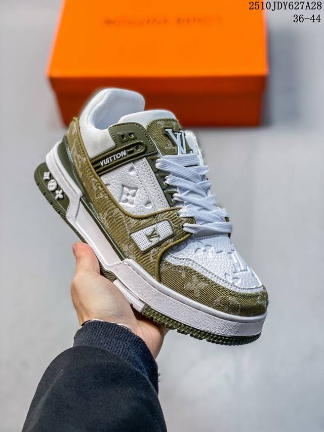 路易威登 Louis Vuitton Lv路易威登板鞋 新款 Lv Trainer最新配色运动鞋 L家 篮球鞋风格运动鞋 该鞋由艺术总监 Virgil Ablo