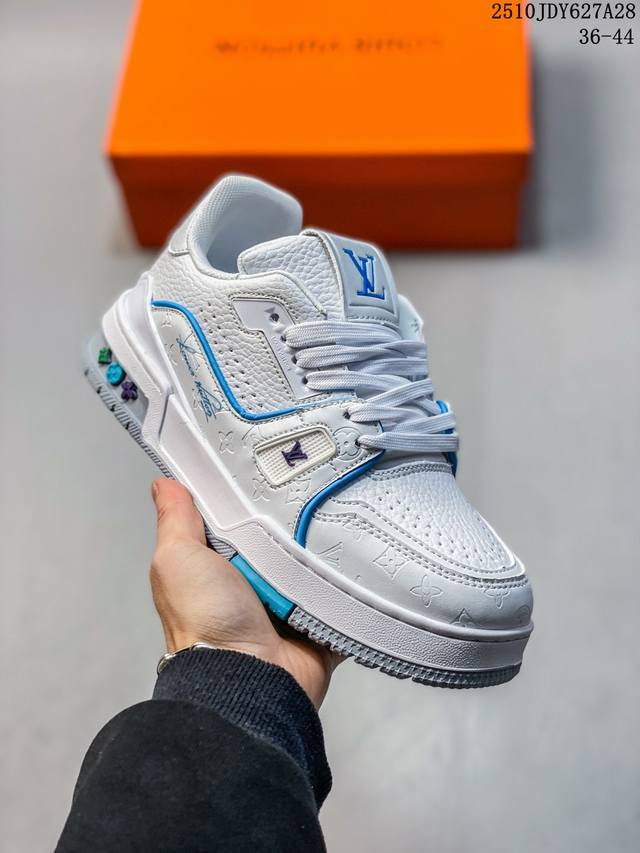 路易威登 Louis Vuitton Lv路易威登板鞋 新款 Lv Trainer最新配色运动鞋 L家 篮球鞋风格运动鞋 该鞋由艺术总监 Virgil Ablo
