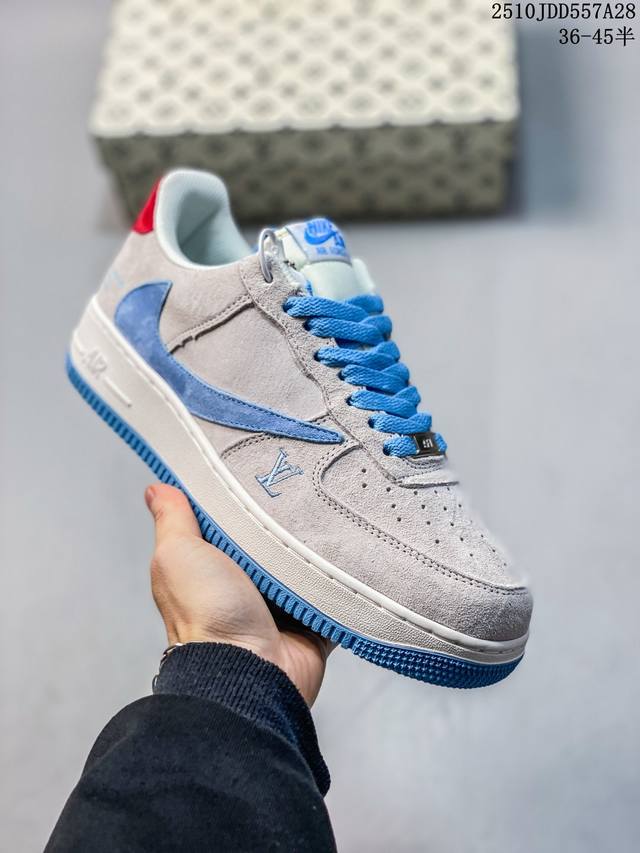 简介：真标耐克 Nike Air Force 1 Low 空军一号 倒钩 低帮百搭休闲运动板鞋。柔软、弹性十足的缓震性能和出色的中底设计，横跨复古与现代的外型结