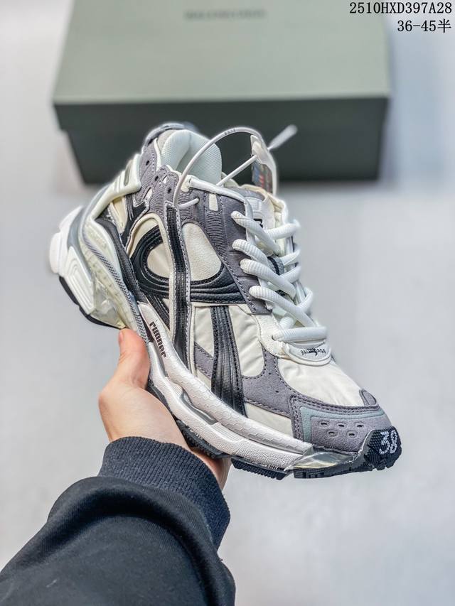 巴黎世家 Balenciaga 巴黎世家Runner老爹鞋舒适运动慢跑鞋 不含皮运动鞋，网布材质，磨损效果，鞋头边缘印有尺码，背面浮印尺码，外侧印有跑者徽标，鞋