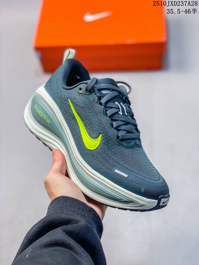 公司级Nike Vomero 18 Plus 耐克 舒适减震防滑 低帮跑步鞋 全掌Reactx泡绵中底 前掌和后跟还配备了Air Zoom气垫单元 据说跑起来更