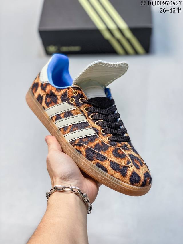 公司级阿迪达斯 Adidas Wb Pony Tonal Samba 运动板鞋 经典三叶草与德训鞋结合 复古种草。 年，是阿迪达斯Samba之年。Samba系列