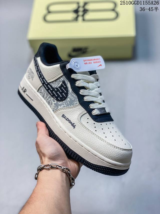 海外限量发售！公司级Nike Air Force 1 '07 Low “Supreme联名 经典黑满天星”空军一号 低帮 运动鞋 休闲鞋 折边针车 工艺难度大