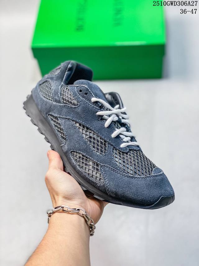 公司级男女鞋原楦原纸版开发版采用轻质科技菱形网布面料鞋面材质#内嵌透气网面贴合加厚Pu缓震乳胶脚垫#外置防变形耐磨Tpu橡胶大底向品牌著名的 Intreccia