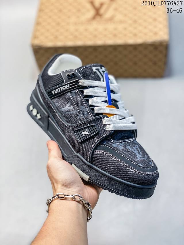 Louis Vuitton Trainer Sneaker Low Lv路易威登 休闲运动文化百搭板鞋 舒适防滑底和百搭性霸屏整个时尚娱乐圈 细节调整完美主义